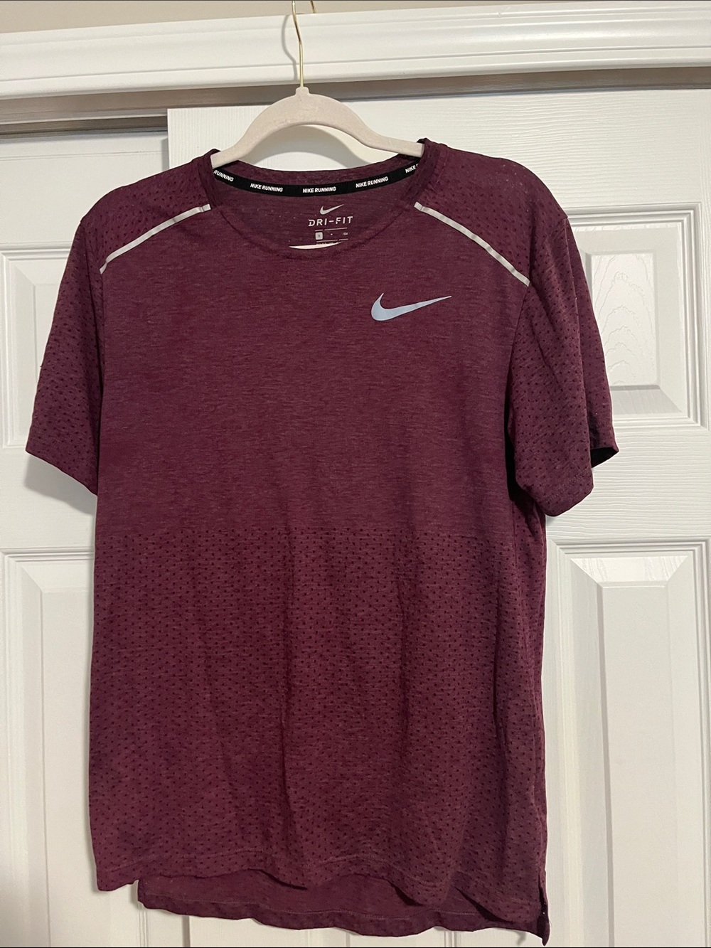 LAST CHANCE Nike Men's Maroon Short-Sleeve Dri-FIT Tee with Reflective Swoosh
